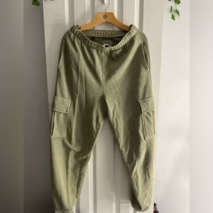 AE Parachute Sweatpant in Green